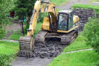 repairing cracked asphalt