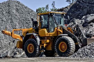 skid steer vs tractor