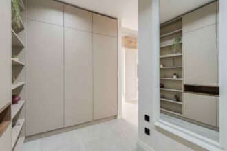 build a wardrobe closet