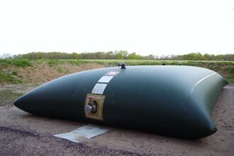 what is a water bladder tank